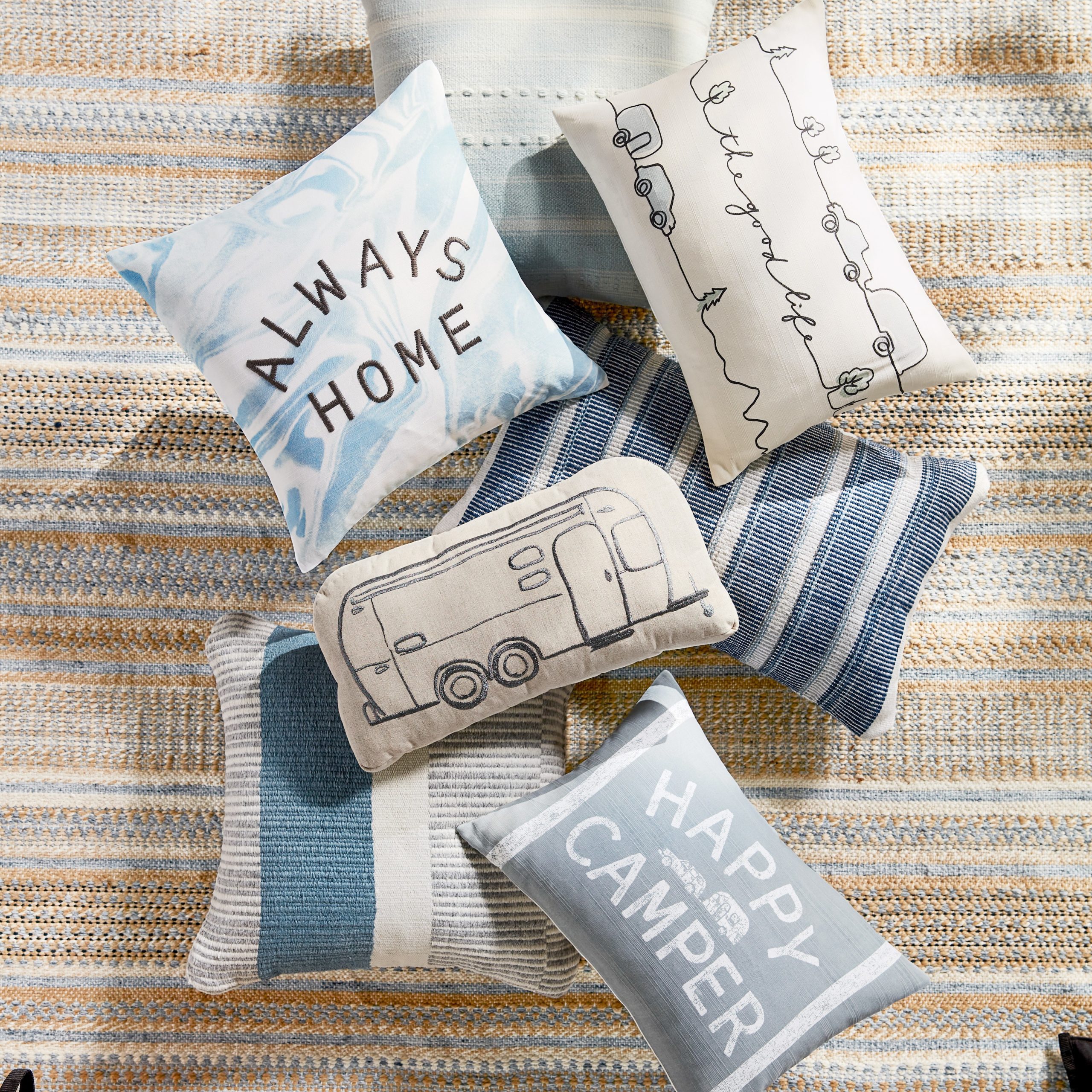 S21sp58_AirstreamPillows_V1_0173X_MOCKUP