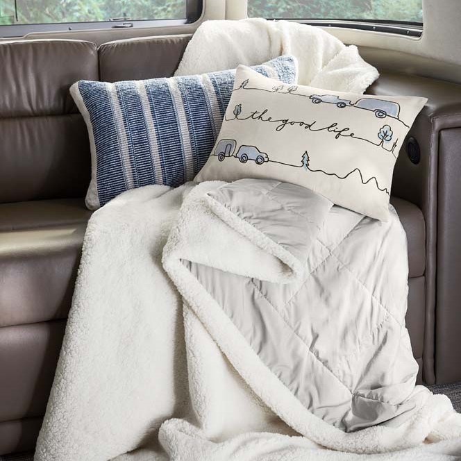 S21sp57_Pillows_V2_15186X_MOCKUP (1)