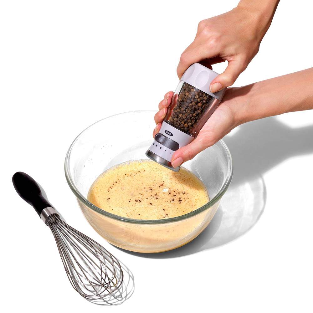 gg_oxo airstream mess free pepper grinder_4d_W_RGB