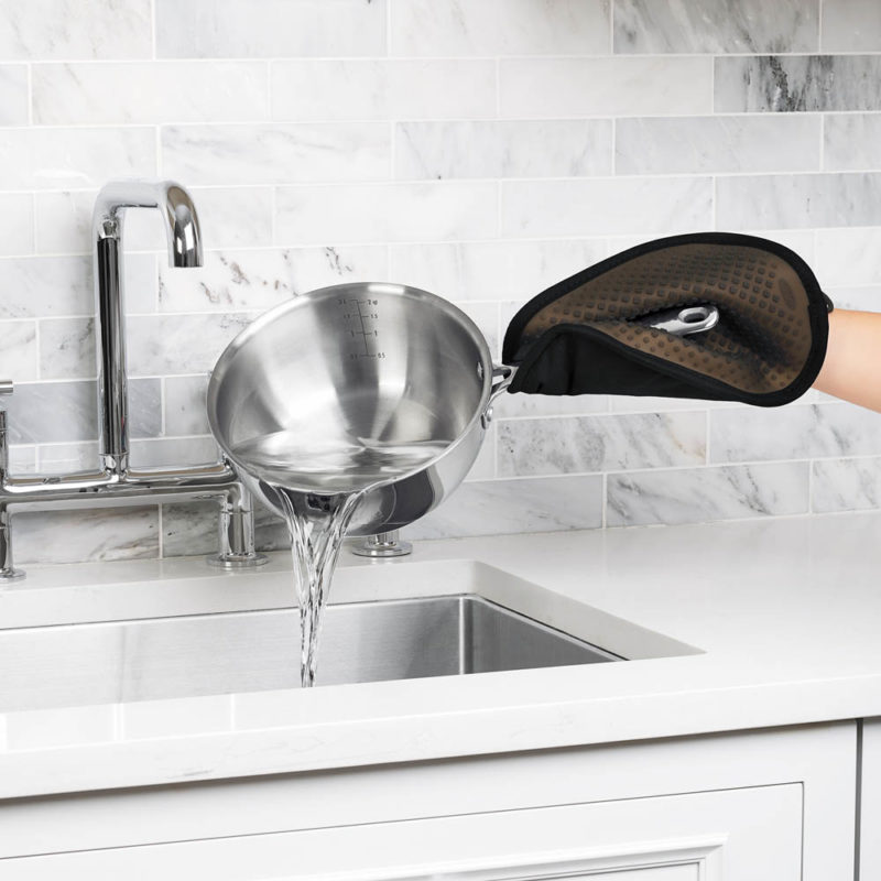 oxo airstream silcone pot holder_4b